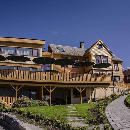Lavik Fjord Hotel & Apartments Екстер'єр фото