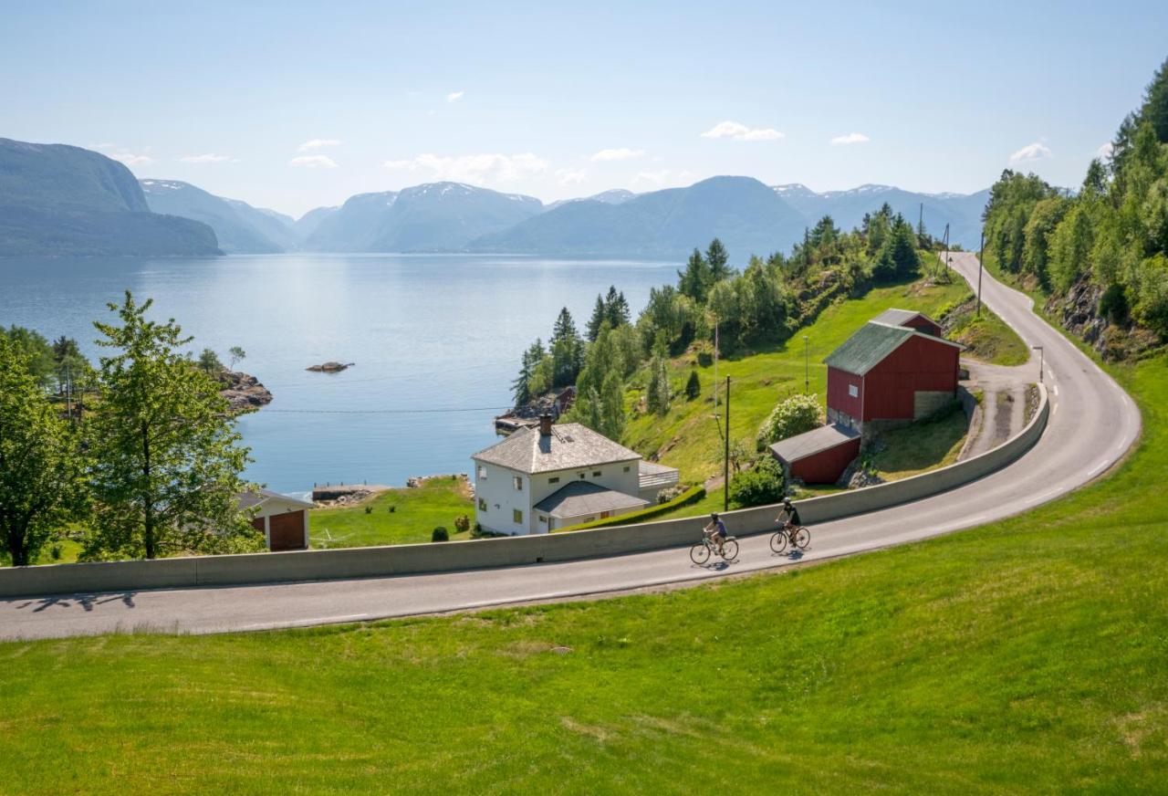 Lavik Fjord Hotel & Apartments Екстер'єр фото
