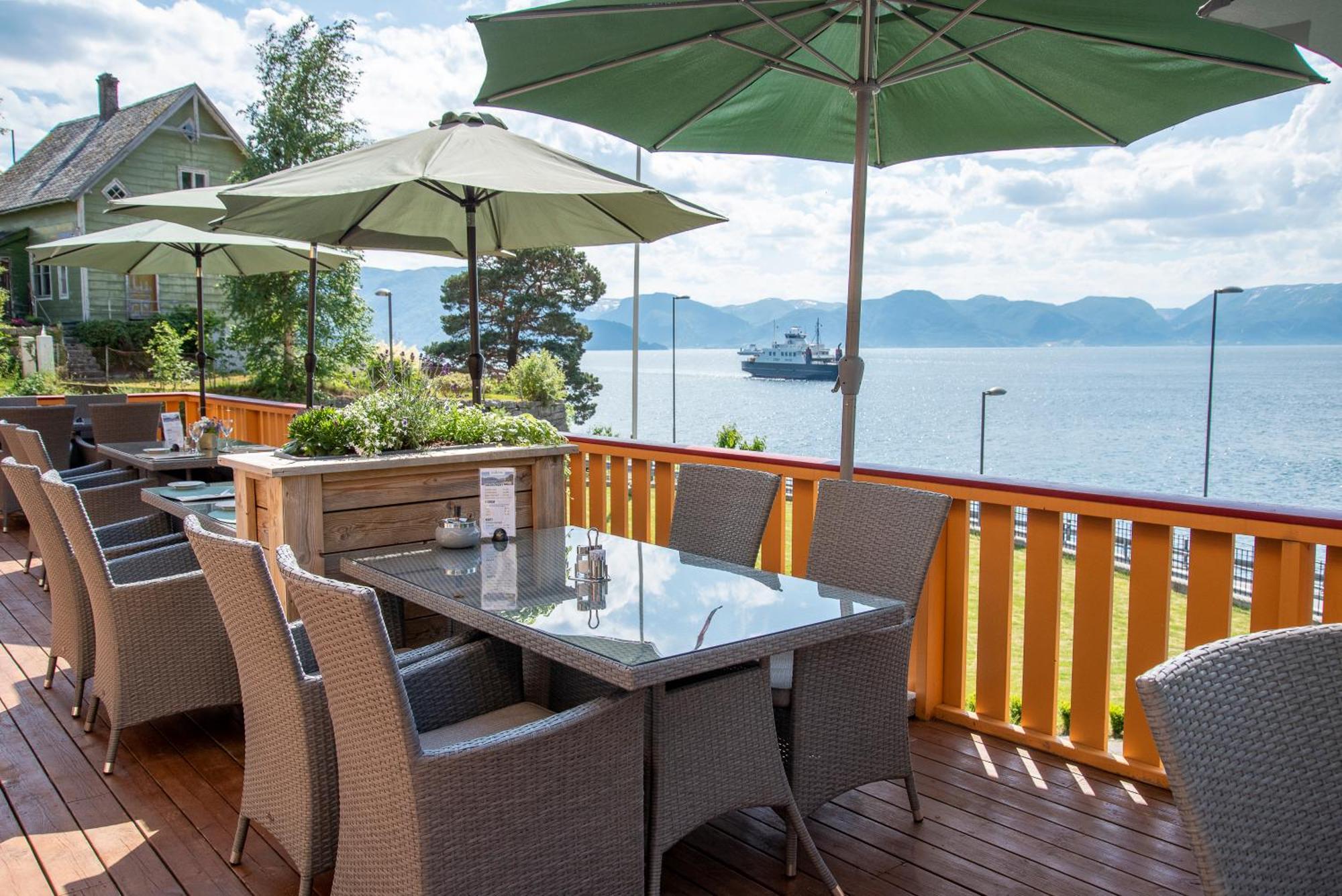 Lavik Fjord Hotel & Apartments Екстер'єр фото