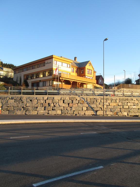 Lavik Fjord Hotel & Apartments Екстер'єр фото