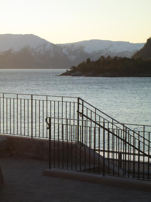 Lavik Fjord Hotel & Apartments Екстер'єр фото