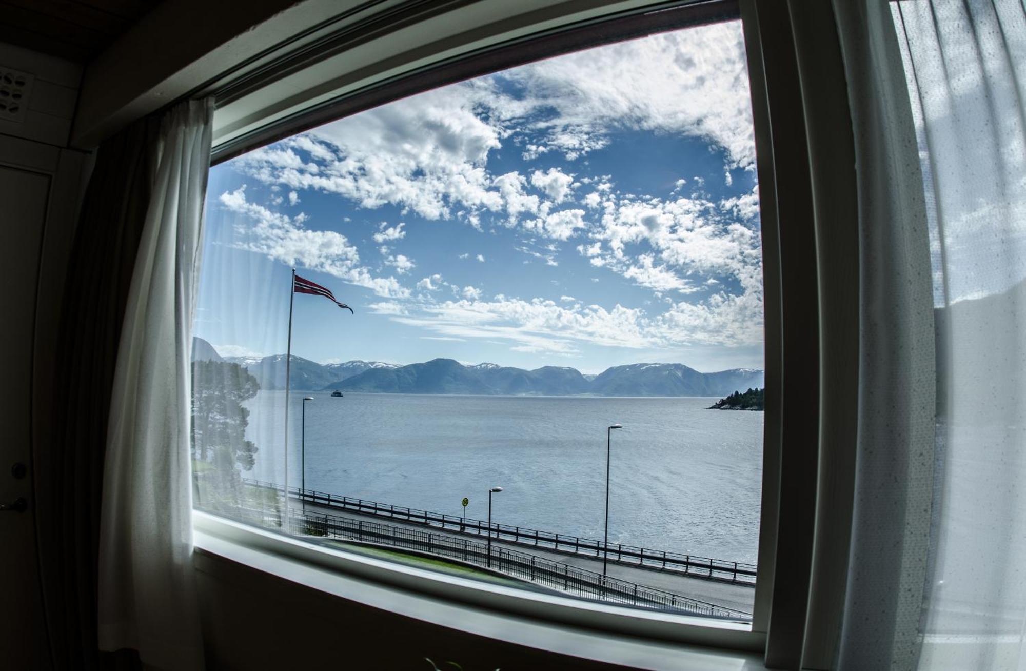 Lavik Fjord Hotel & Apartments Екстер'єр фото