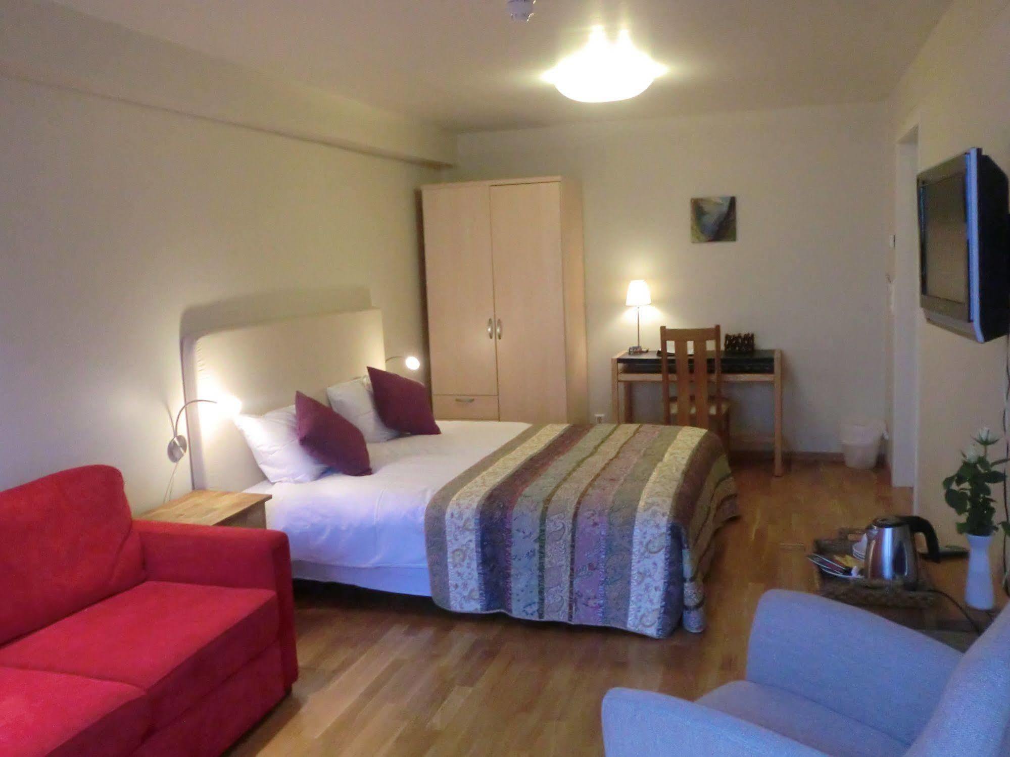Lavik Fjord Hotel & Apartments Екстер'єр фото
