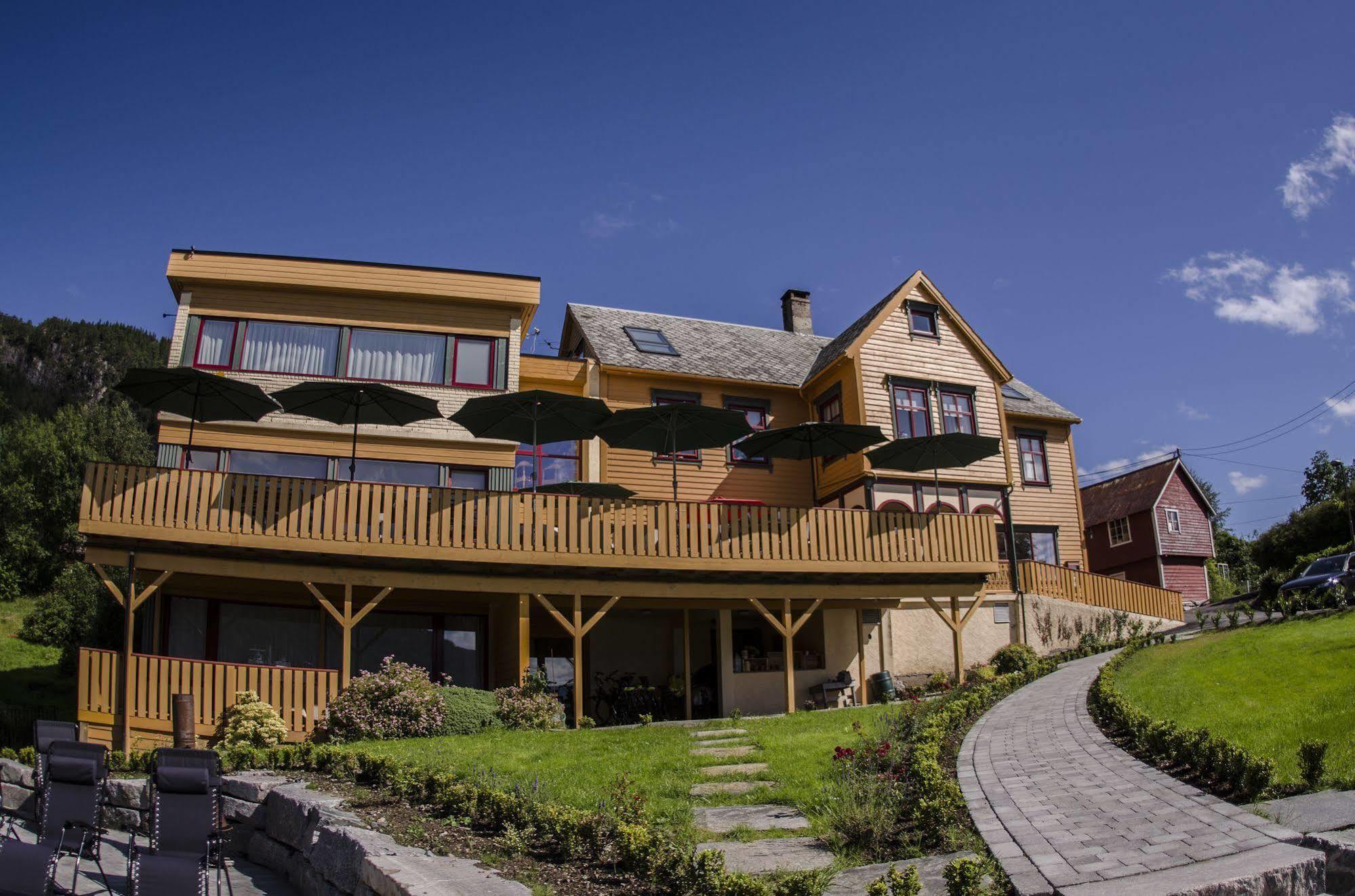 Lavik Fjord Hotel & Apartments Екстер'єр фото